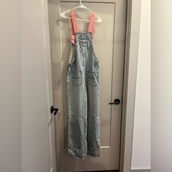 UNIQUE VINTAGE GUESS OVERALLS *HOT PINK STRAPS* - Picture 2 of 9